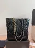 Bolsa Tote Acolchoada com Corrente de Luxo Leve, Bolsa de Couro Macio de Grande Capacidade para o Dia a Dia, Bolsa de Ombro Versátil Casual para Mulheres Fábrica