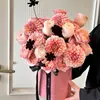 520 Día de San Valentín Moda y Gama Alta Textura Escarchada Cubo Abrazable Arreglo Floral Regalo Creativo