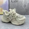 Zapatos de malla transpirable ligeros de verano para mujer, zapatillas deportivas gruesas populares con cordones, zapatos deportivos casuales versátiles de suela gruesa que aumentan la altura