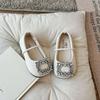 Sapatilhas Quadradas Estilo Francês para Mulheres, Novo Modelo Primavera/Verão 2026, Slip-Ons com Strass, Sapatos de Solado Macio para Combinar com Saias