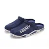 Nuevo modelo de verano de sandalias de punta cerrada de doble uso y zapatos de playa, zapatos de trabajo de goma suave antideslizantes para personas mayores, sandalias perforadas elegantes para hombre