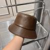 Novedad Impulso principal todo el año en stock súper suave patrón de lichi imitación piel de cordero de alta gama pescador hebilla metálica sombrero de cuero de moda