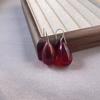 Brincos de Blogger com Febre com Design de Nicho Antigo Temperamento Retrô Gancho de Orelha Outono e Inverno vermelho vinho Brincos Pendentes