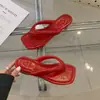 Chinelos de plataforma com estampa de leopardo da moda para mulheres, calçados de verão para uso externo, novo modelo 2026, que aumenta a altura, sandálias de praia versáteis