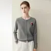 Nuevo cárdigan de estilo otoño e invierno con bordado de caballitos, 100% cachemira pura, moderno y elegante, chaqueta cálida de punto con cuello redondo