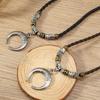 Collar con Colgante de Cuerno de Luna Tejido Estilo Étnico Retro Europeo y Americano Cadena para Clavícula Sencilla de Nicho Joyería de Alta Calidad