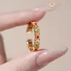 Anel Exquisito Retrô com Filigrana Vazada para Mulheres, Novo Estilo Chinês, Luxo Leve, Sensação de Alto Padrão, Anel Aberto Ajustável, Novo Modelo 2026