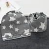 Nuevo conjunto de dos piezas de bufanda gorro de felpa de una sola capa para niños, gorro de algodón con estampado, sombrero cortavientos con protección para los oídos para primavera y otoño