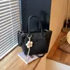 Bolsa de mão com design único para mulheres, novo estilo da moda 2026, alta qualidade, bolsa tote de grande capacidade, bolsa de ombro versátil, bolsa transversal