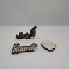 Broche Personalizado de Madeira Tridimensional com Texto Árabe Broche Criativo Selo Estéreo de Madeira Suporta Personalização em Grupo