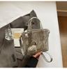 Bolsa Pequena de Marca Estrangeira de Alta Qualidade para Mulheres, Nova Tendência de Verão 2026, Versátil Bolsa Transversal, Elegante Bolsa de Balde