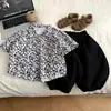 Conjunto de Camisa e Shorts de Verão para Meninos Coreanos 2026 Novo Estiloso Tendência Roupas Infantis Celebridade da Internet Casual Conjunto de Duas Peças