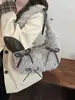 Bolsas de Felpa de Nicho Transfronterizas Otoño e Invierno 2026 Nuevo Bolso de Hombro y Axila Versátil para Mujer Bolso de Mano Texturizado Bolso de Felpa