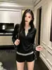 Nueva camiseta de otoño estilo coreano para chica popular, cuello medio abierto, diseño de dos piezas falsas con botones a rayas, ajuste ceñido, manga larga, para mujer