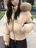 Chaqueta de Algodón Acolchada Corta de Terciopelo Negro Plus para Mujer Invierno 2026 Nuevo Estilo Petite Grande Cuello de Piel Caliente Abrigo de Algodón Moderno