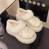 Sapatos de algodão da moda para mulheres, um novo estilo de nicho para o outono e inverno de 2026, projetados para uso ao ar livre, com uma sola grossa que aumenta a altura, confortáveis, versáteis e simples