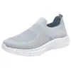 Zapatos deportivos casuales para hombre, estilo coreano, malla simple, transpirables, resistentes al olor, slip-on versátiles para el día a día