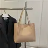 Bolsa Versátil da Moda de Alta Qualidade para Mulheres 2025 Nova Tendência Inverno Grande Capacidade Nicho Luxo Leve Bolsa Tote de Ombro para Mulheres