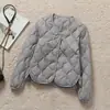 Colete casual branco leve de plumas de pato com padrão de losangos para mulheres, gola redonda, camada interna justa, colete quente, jaqueta estilo vintage, moderno