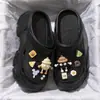 Zuecos de diseño floral con suela gruesa para mujer, sandalias de punta cerrada, nuevas de moda de verano antideslizantes 2026 estilo playa con aumento de altura