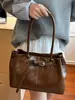 Bolso tote casual vintage para el trabajo y el día a día, nuevo y moderno para principios del otoño de 2026, de gran capacidad, simple, a la moda, bandolera personalizada