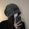 Gorro Cinza Casual Despojado para Mulheres, Estilo Japonês para Outono e Inverno, Chapéu Versátil que Faz o Rosto Parecer Menor, Touca Quente para Circunferência Craniana Grande