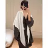 Chal Triangular de Punto Calado de Color Sólido Estilo Coreano para Mujer, Ropa de Abrigo de Moda Europea de Verano para Habitaciones con Aire Acondicionado