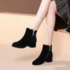 Botines de gamuza para mujer, tacón grueso, nuevo estilo otoño/invierno 2026, botas de algodón forradas de felpa, gamuza negra, tacón medio, botas color nude, tacones altos