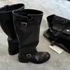 Piel de Vaca Súper Suave 2026 Nuevo Estilo Botas de Jinete para Mujer Hebilla Botas Martin Retro Punta Redonda Plisado Tacón Grueso Caña Alta Botas Largas
