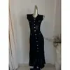 Vestido elegante e sofisticado estilo coreano, semelhante ao de Song Qian, com detalhes de miçangas, caimento justo, saia longa, gola redonda pequena, sem mangas e design intrincado vazado.