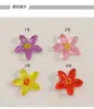 Parche acrílico pequeño y fresco de flor de cinco pétalos para pendientes y clips de oreja, material para accesorio DIY hecho a mano, ligero y brillante