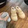 Sapatos femininos plus size 41-43 sola grossa sapatos peludos velcro forrados com fleece quentes e casuais sapatos biscoito moda inverno feminina