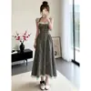 Vestido de Verão Novo Moda Estiloso Versátil Emagrecedor Xadrez Gola Halter para Mulheres, Emagrecimento com Ajuste na Cintura Vestido Longo Tendência