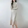 2025 Nuevo Vestido de Punto Grueso de Lana Pura para Otoño e Invierno de Cuello Alto a Media Manga con Mangas Largas para Mujer, Trenzado, Color Puro, Falda Larga