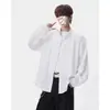 Camisa de alta gama, elegante y bien cortada en color borgoña para hombre, perfecta para primavera y otoño, con un diseño de streetwear americano, adecuada tanto para el trabajo como para el uso casual, y con mangas largas.