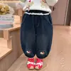 Calça Jeans de Gato Infantil Outono/Inverno 2026 Nova Estilosa para Crianças Bebês Plus Veludo Espessado Inverno Calça Longa