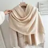 Novo Cachecol de Franjas de Cor Sólida para Homens e Mulheres, Xale Espesso Versátil de Outono e Inverno de Alta Qualidade, Aquecedor de Pescoço da Moda em Faux Cashmere em Estoque