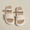 Sandálias de Verão Femininas para Uso Externo 2026 Novas Sandálias de Praia com Solado Grosso Chinelos Slip-On Elegantes para Senhoras Maternidade Estilo Chanel