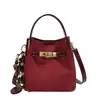 Bolso pequeño de mano con acabado mate texturizado para mujer, nuevo bolso tipo cubo retro otoño/invierno 2026, bolso de hombro/cruzado elegante y versátil