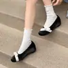 Sapatilhas femininas rosa em verniz com laço francês e bico fino, nova coleção outono 2026, sapatos Mary Jane macios estilo balé que aumentam a altura