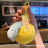 Nuevo Suceden Cosas Buenas Colgante Llavero de Felpa Hoja de Caqui Muñeca Conmemorativa Cultural y Creativa Decoración de Bolsa de Regalo para Niños