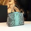 2026 Nuevo Bolso Cubo Exquisito de Moda, Bolso de Mano de Cuero Brillante de Lujo Ligero con Estampado de Serpiente, Bolso de Hombro Cruzado de Moda