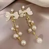 Aretes de Flor de Perla Coreanos para Mujer, Aretes de Lujo Ligero y de Alta Gama, Estilo Nuevo, Moda de Nicho, Aretes Versátiles al por Mayor