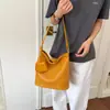 Bolsa de Grande Capacidade Feminina 2026 Nova Moda Outono Bolsa Transversal Tecida Toque de Luxo Super Quente Bolsa de Ombro Único Tipo Saco