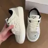 Mocasines de plataforma de lunares de nicho para mujer, nueva colección de otoño 2026, zapatillas casuales versátiles de bloques de color, parte superior de cuero, zapatos blancos