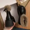 Botas de Suela Gruesa que Aumentan la Altura y Hacen que las Piernas se Vean Más Largas, Nuevo Estilo Otoño e Invierno 2025, Botines Cortos Cálidos Peludos Versátiles Retro para Uso en Exteriores