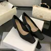 Temporada do Primeiro Encontro! Socialite Francesa Seda Nude Salto Alto Feminino Slip-on Salto Bloco Bico Quadrado Sapatilhas Elegantes Confortáveis