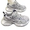 Tênis Super Modernos para Pais Sapatos Femininos Outono/Inverno Novos Malha Respirável Tênis Esportivos Solado Grosso Cinza Aumento de Altura Sapatos da Moda Para Crianças