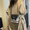 Bolsa de Paja Tejida de Colores para Mujer 2025 Verano Nuevo Bolso Cruzado Tipo Cubo Nicho Simple Bolso de Playa para Vacaciones en la Costa