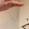 Collar de titanio con perlas y circonitas estilo ins coreano, cadena para la clavícula de nicho de lujo ligero de alta gama, elegante accesorio de cadena para el cuello para mujer